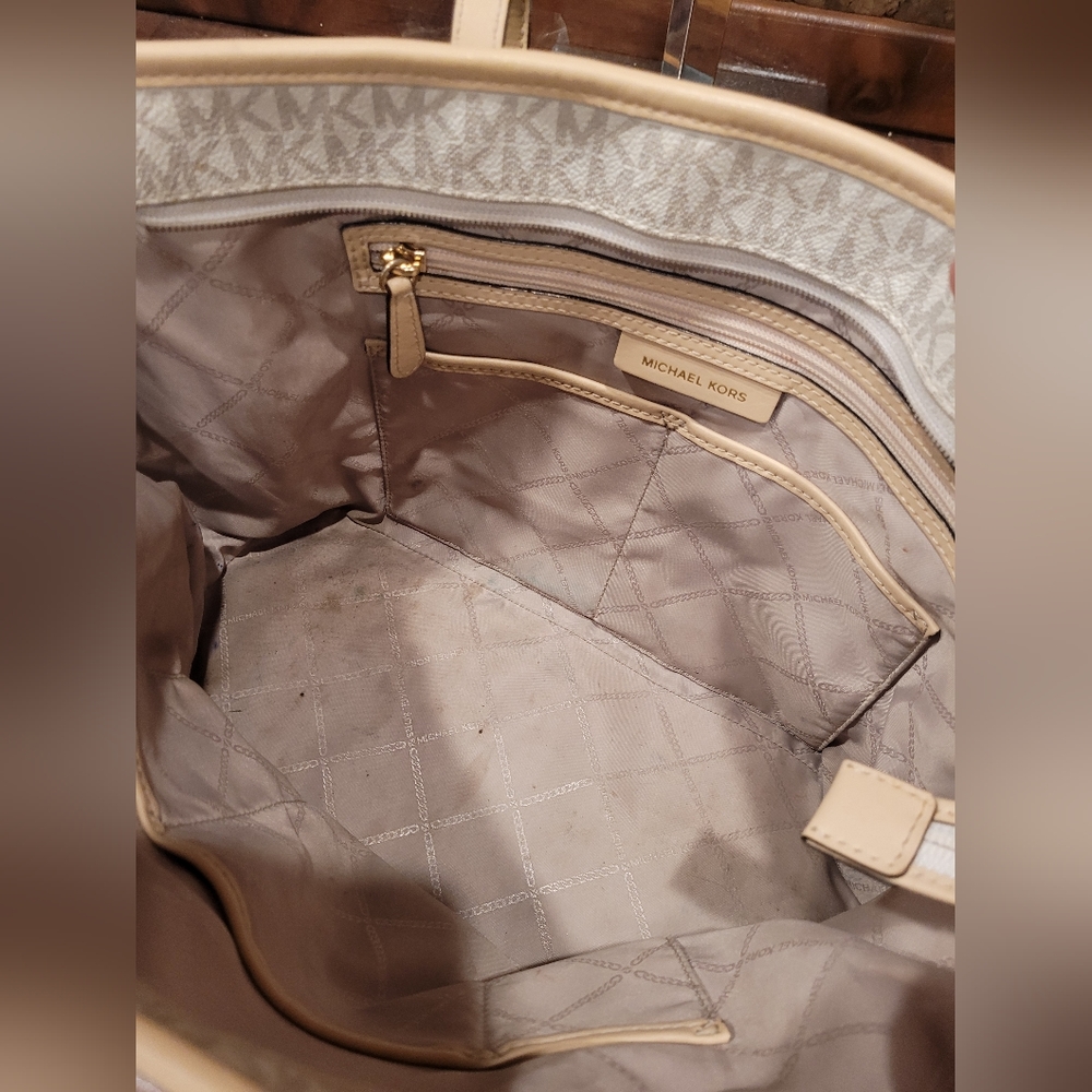 Michael Kors tote purse MK bag- damaged handle - Picture 4 of 12